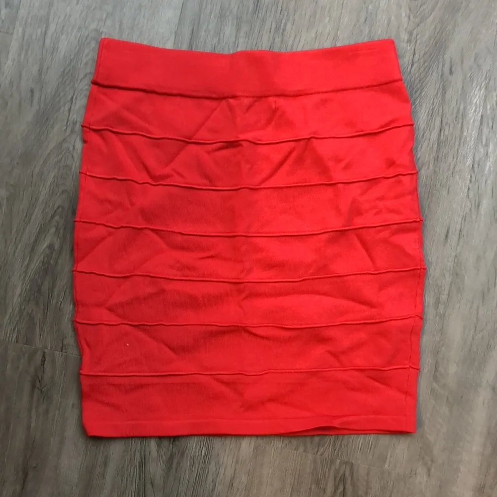 Coral colored mini skirt - Picture 5 of 5